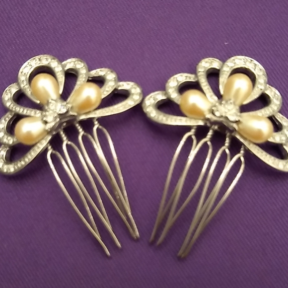 Silver and Pearl Combs for Hair - Picture 2 of 3